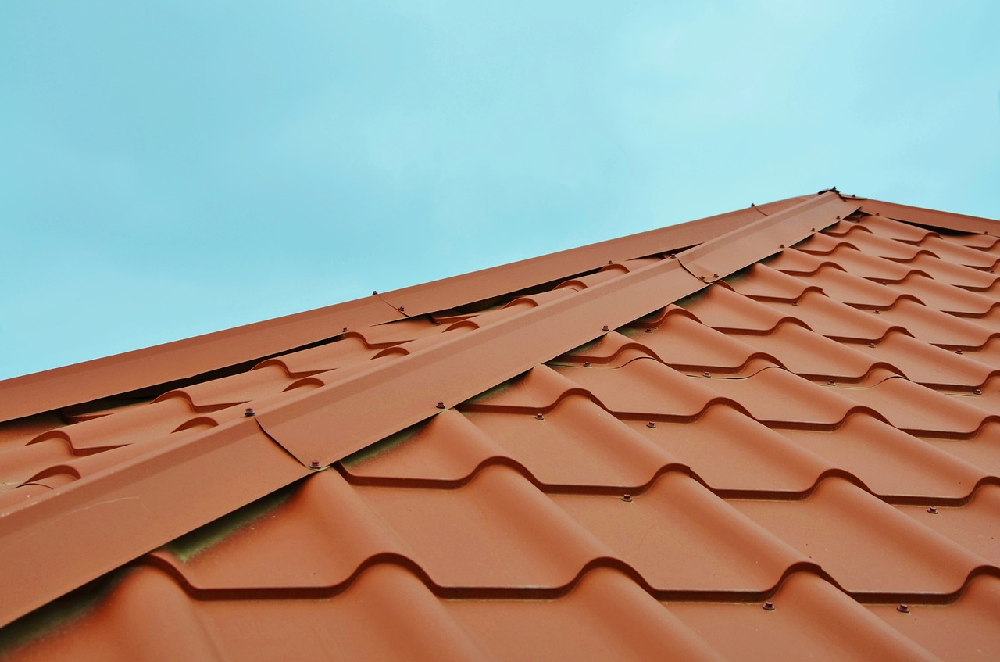 Pokrycia dachowe – ich rodzaje i pełnione funkcje 
